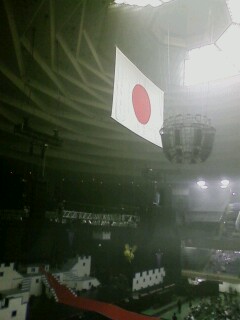 �\���\��